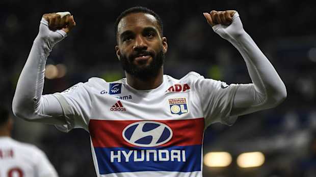 alexandre-lacazette-leaves-lyon.jpg